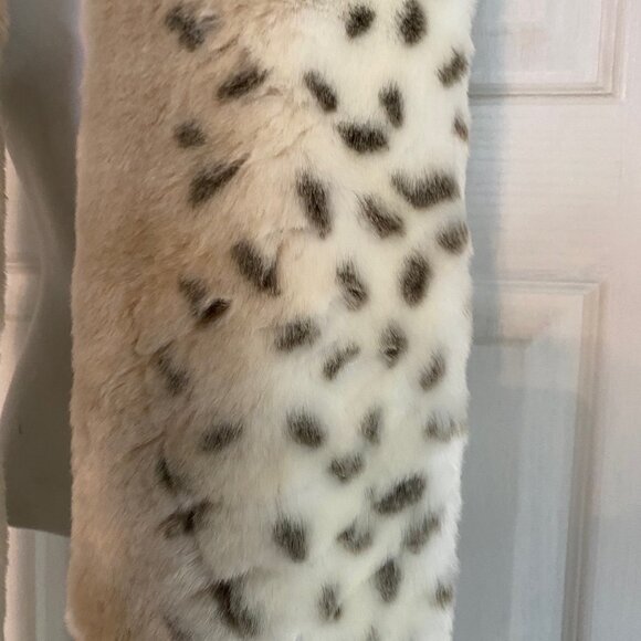 Adrienne Landau faux fur scarf NWOT latch closures super soft 84" long - Picture 3 of 8
